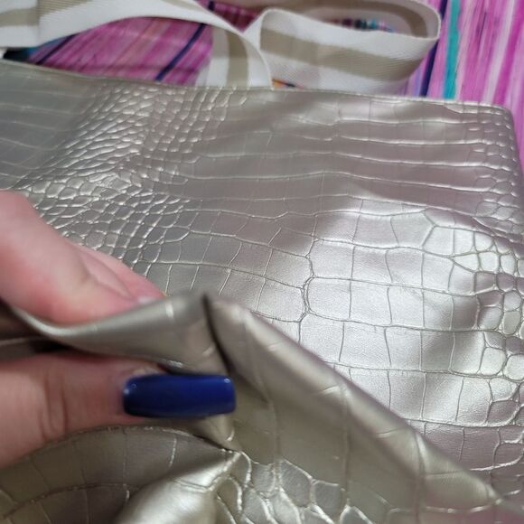 Saks Fifth Avenue Metallic Gold Shopping Tote or Shoulder Bag - Picture 14 of 16